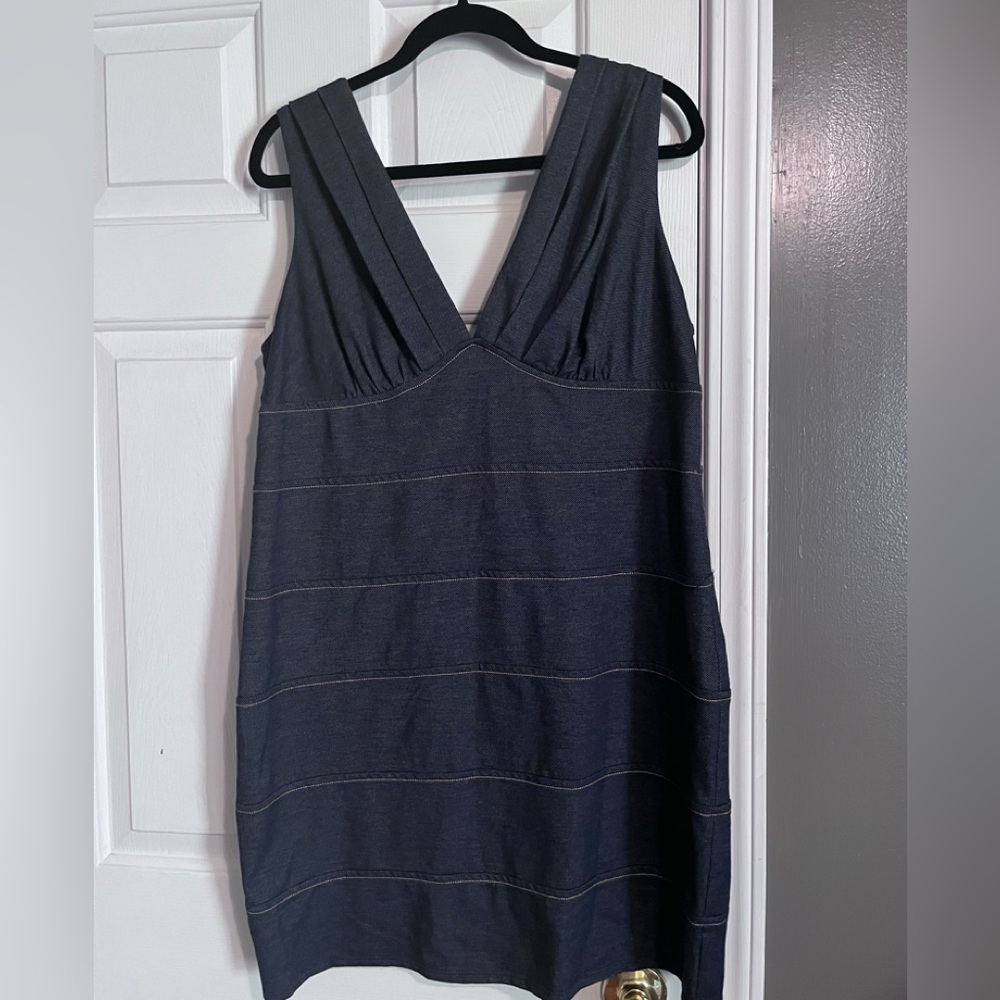 Sleeveless V-Neck/ Low back Torrid dress 1 NWT